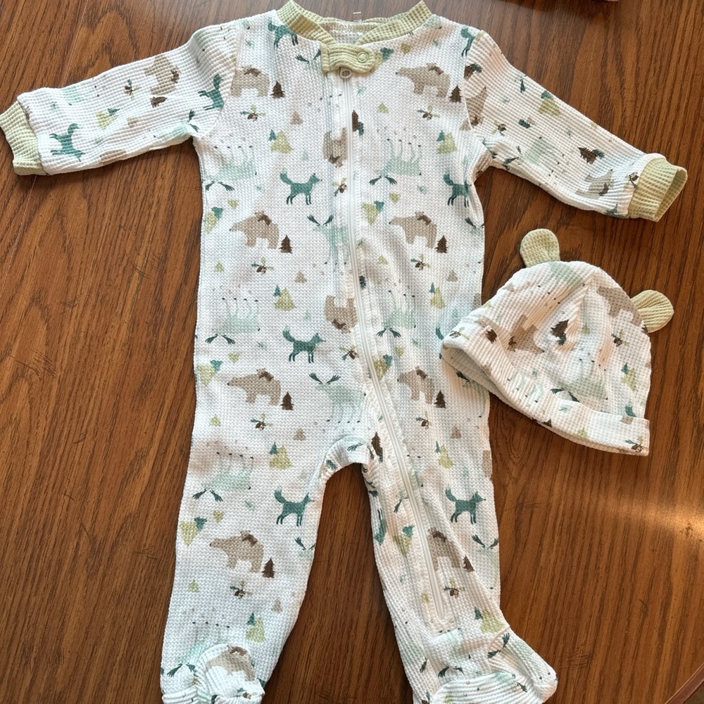 3-6 month Adorable bear and forest onesie with matching hat